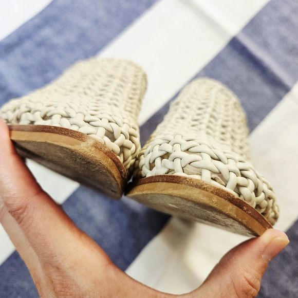 INTENTIONALLY BLANK Taupe Woven Mules With Stacked Heels Size 7 - Picture 11 of 15